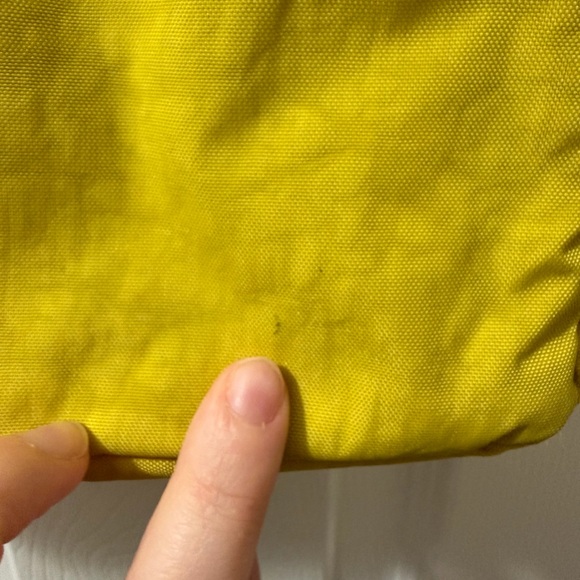 Baggu mini shoulder bag in Sour - Picture 2 of 7